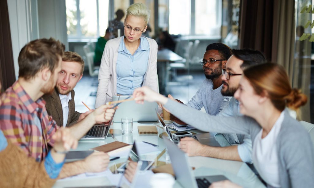 que debería participar en la planificación y las herramientas de automatización de pruebas de software